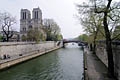 Notre Dame von einer Seinebrücke aus gesehen